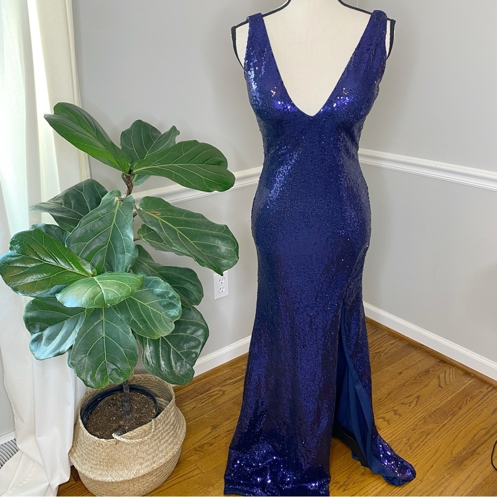 Trumpet/Mermaid Sleeveless V-neck Court Train Ruffles Sequins Dresses